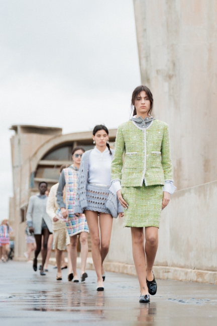 chanel_cruise-2024_25-show-cite-radieuse-le-corbusier-unite-dhabitation-marseille-flc-adagp-paris-2024-88-hd