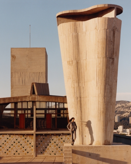 chanel_photo-by-jamie-hawkesworth_le-corbusier-unite-dhabitation-marseille-copyright-flc-adagp-paris-2024-2-hd