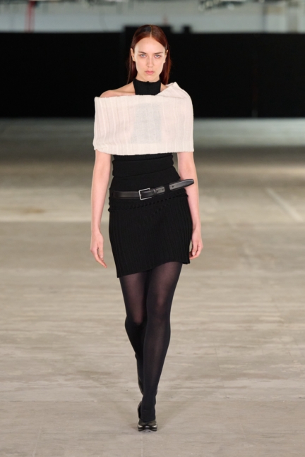 aw25-copenhagen-fashion-week-a-roege-hove-runway-2x3-james-cochrane-10