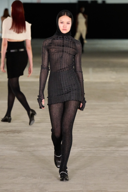 aw25-copenhagen-fashion-week-a-roege-hove-runway-2x3-james-cochrane-11