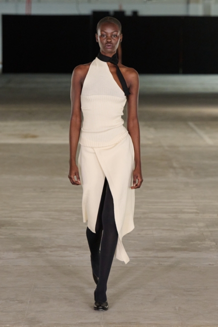 aw25-copenhagen-fashion-week-a-roege-hove-runway-2x3-james-cochrane-12