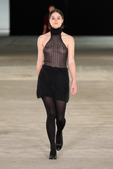 aw25-copenhagen-fashion-week-a-roege-hove-runway-2x3-james-cochrane-14