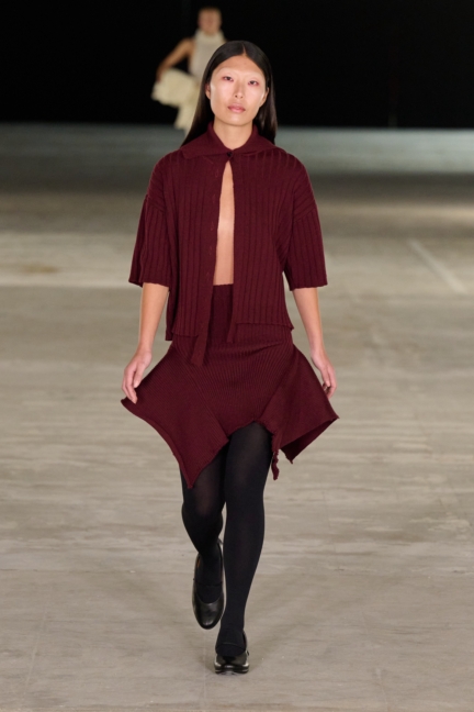 aw25-copenhagen-fashion-week-a-roege-hove-runway-2x3-james-cochrane-15