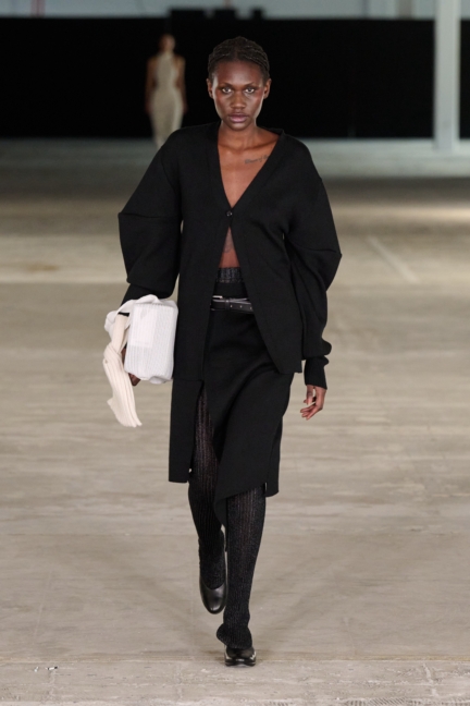 aw25-copenhagen-fashion-week-a-roege-hove-runway-2x3-james-cochrane-2