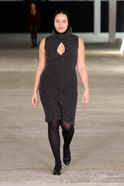 aw25-copenhagen-fashion-week-a-roege-hove-runway-2x3-james-cochrane-21