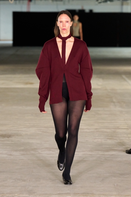 aw25-copenhagen-fashion-week-a-roege-hove-runway-2x3-james-cochrane-22