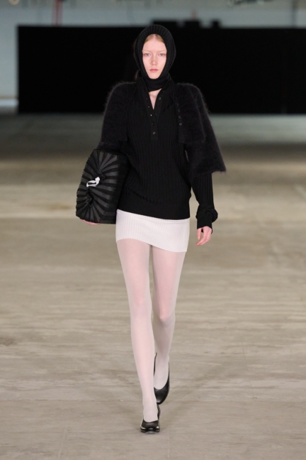 aw25-copenhagen-fashion-week-a-roege-hove-runway-2x3-james-cochrane-4