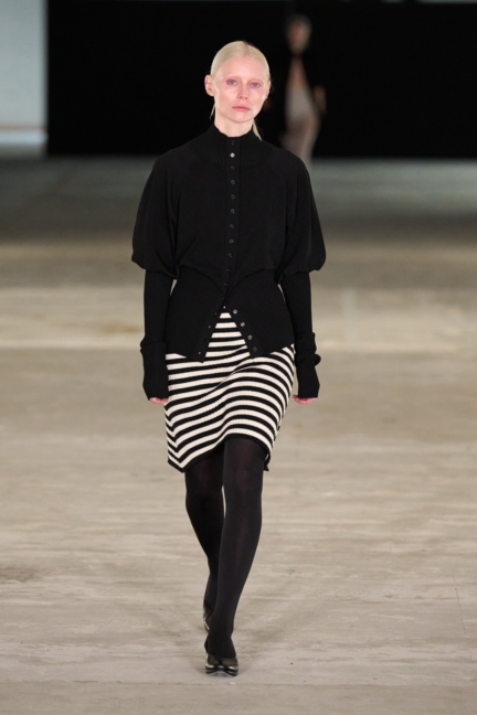 aw25-copenhagen-fashion-week-a-roege-hove-runway-2x3-james-cochrane-6