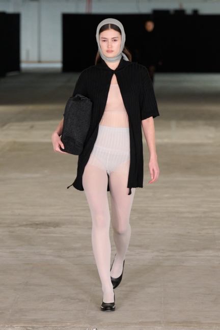 aw25-copenhagen-fashion-week-a-roege-hove-runway-2x3-james-cochrane-7