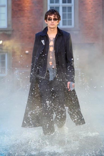 aw25-copenhagen-fashion-week-deadwood-runway-2x3-james-cochrane-14