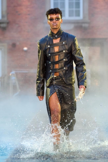 aw25-copenhagen-fashion-week-deadwood-runway-2x3-james-cochrane-16