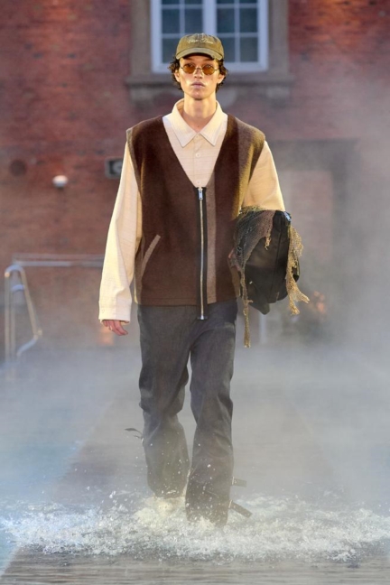 aw25-copenhagen-fashion-week-deadwood-runway-2x3-james-cochrane-23