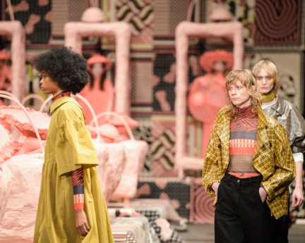 henrik_vibskov_aw20_045