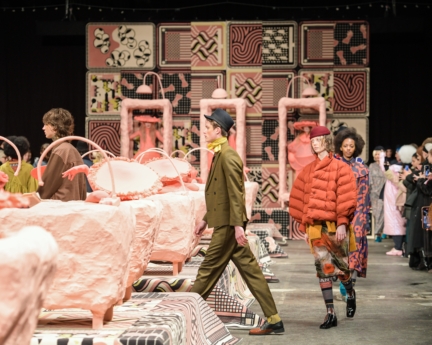 henrik_vibskov_aw20_047