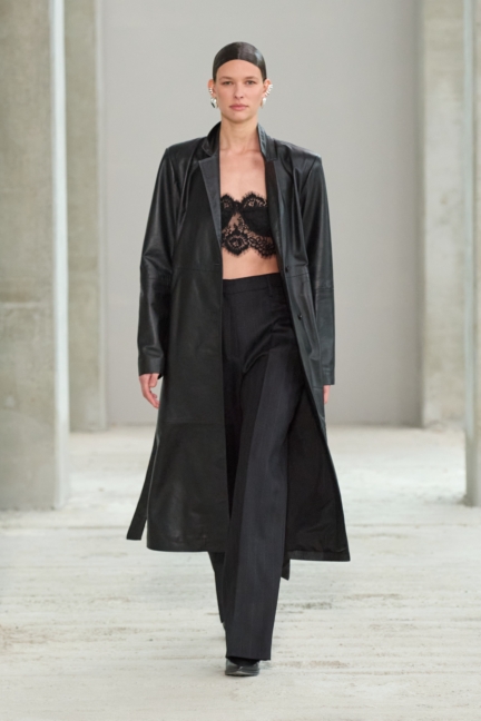 aw25-copenhagen-fashion-week-herskind-runway-2x3-james-cochrane-11