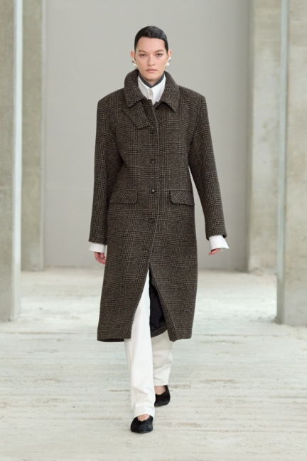 aw25-copenhagen-fashion-week-herskind-runway-2x3-james-cochrane-19