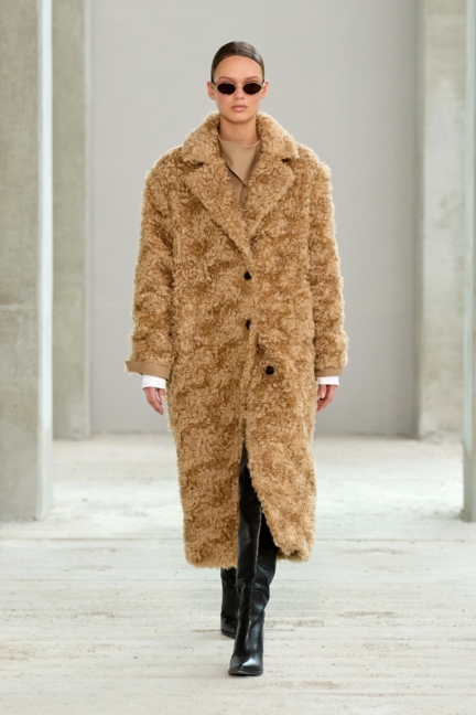 aw25-copenhagen-fashion-week-herskind-runway-2x3-james-cochrane-2