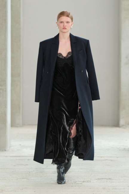 aw25-copenhagen-fashion-week-herskind-runway-2x3-james-cochrane-21