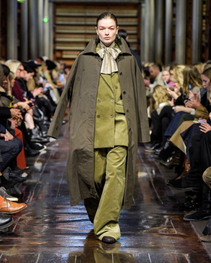 mark_kenly_domino_tan_aw20_011