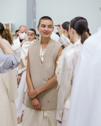 mark_kenly_domino_tan_backstage_001