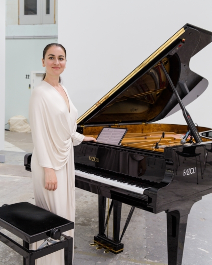 mark_kenly_domino_tan_backstage_014