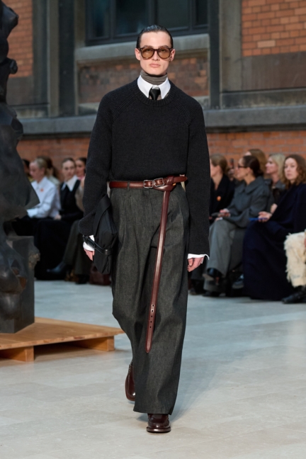 aw25-copenhagen-fashion-week-mkdt-studio-runway-2x3-james-cochrane-14