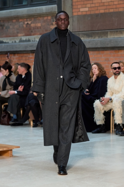 aw25-copenhagen-fashion-week-mkdt-studio-runway-2x3-james-cochrane-22