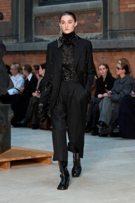 aw25-copenhagen-fashion-week-mkdt-studio-runway-2x3-james-cochrane-28