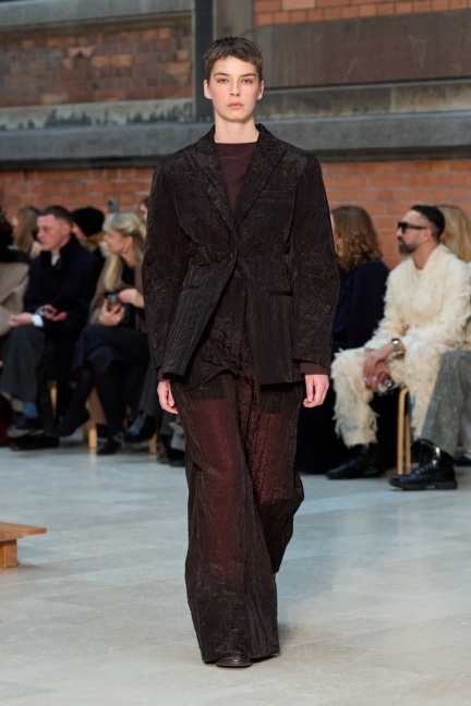 aw25-copenhagen-fashion-week-mkdt-studio-runway-2x3-james-cochrane-7