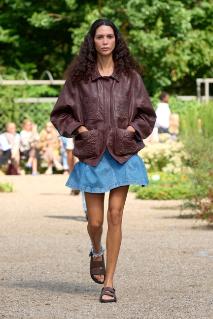 ss26-copenhagen-fashion-week-munthe-runway-2x3-james-cochrane-10
