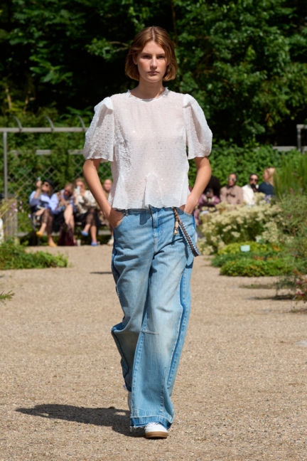ss26-copenhagen-fashion-week-munthe-runway-2x3-james-cochrane-3