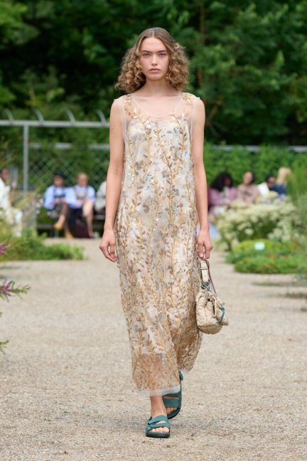 ss26-copenhagen-fashion-week-munthe-runway-2x3-james-cochrane-40