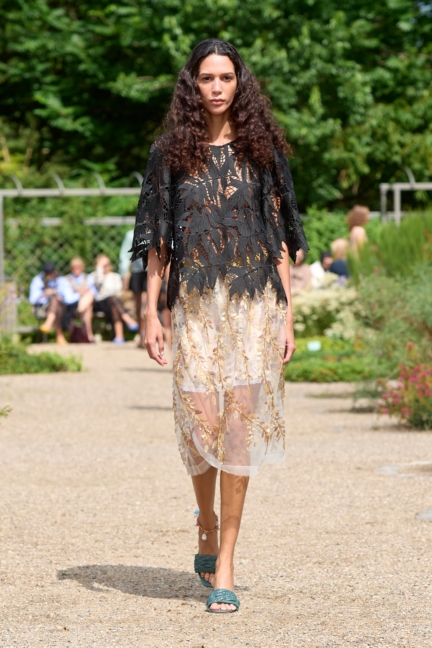 ss26-copenhagen-fashion-week-munthe-runway-2x3-james-cochrane-44