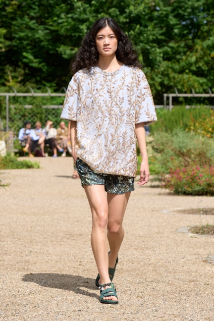 ss26-copenhagen-fashion-week-munthe-runway-2x3-james-cochrane-48