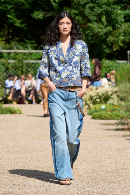 ss26-copenhagen-fashion-week-munthe-runway-2x3-james-cochrane-8