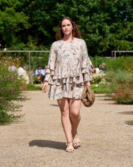 ss26-copenhagen-fashion-week-munthe-runway-4x5-james-cochrane-42