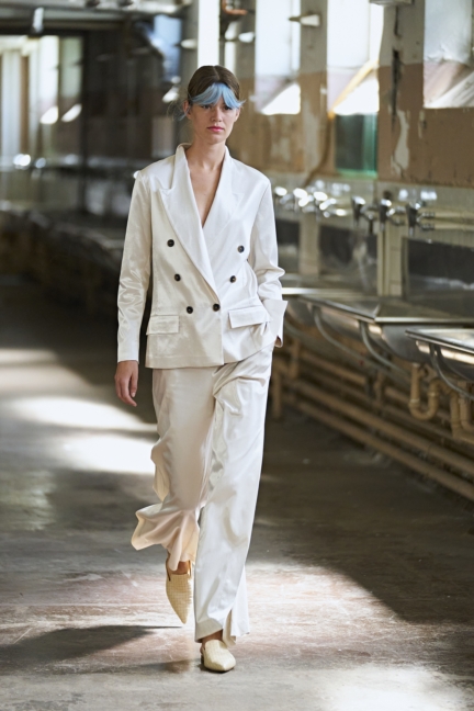 look_2_rabens_saloner