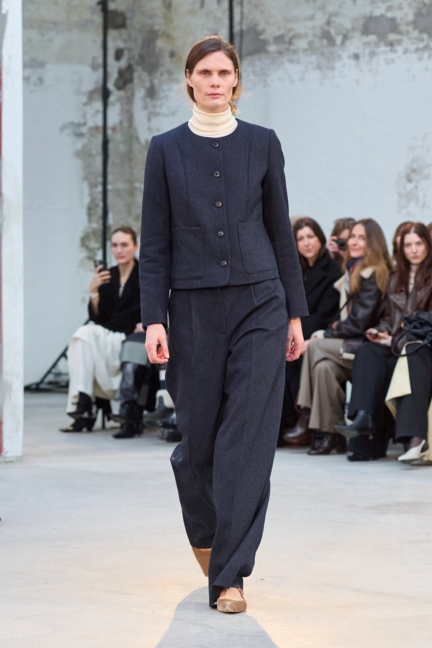 aw25-copenhagen-fashion-week-skall-studio-runway-2x3-james-cochrane-14