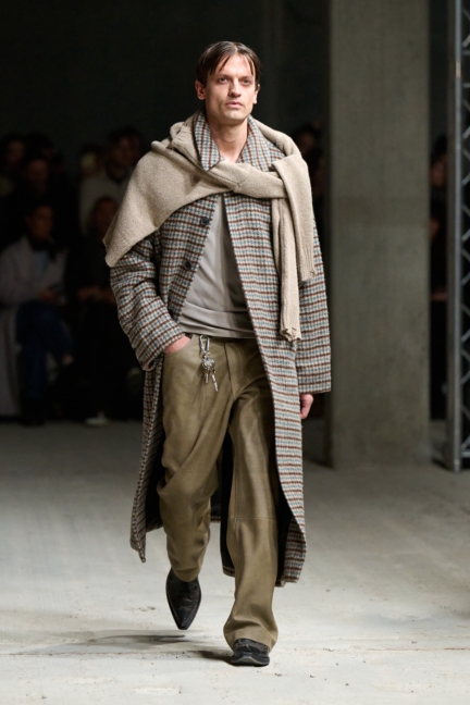 aw25-copenhagen-fashion-week-won-hundred-runway-2x3-james-cochrane-1