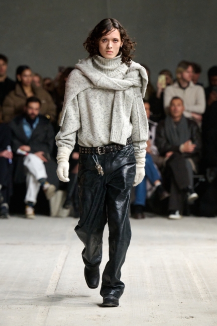 aw25-copenhagen-fashion-week-won-hundred-runway-2x3-james-cochrane-16