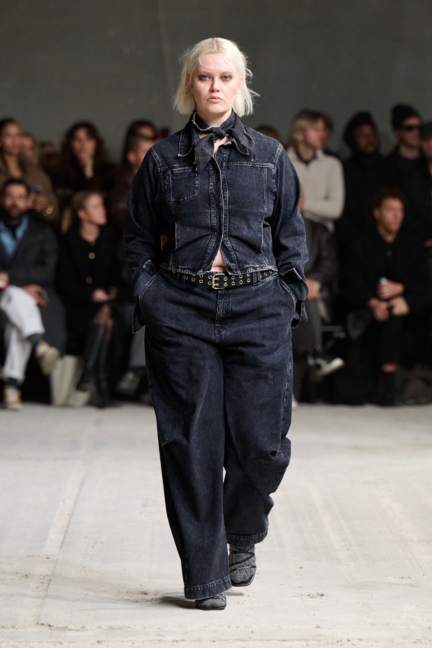 aw25-copenhagen-fashion-week-won-hundred-runway-2x3-james-cochrane-22