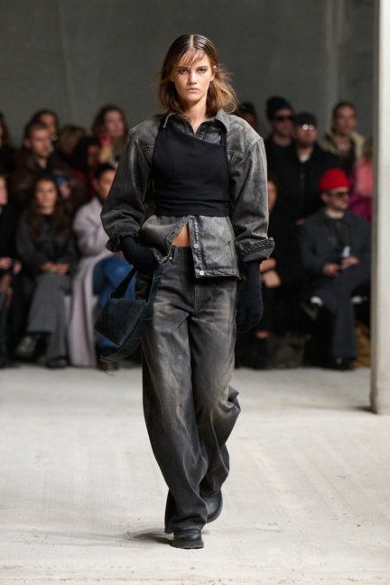 aw25-copenhagen-fashion-week-won-hundred-runway-2x3-james-cochrane-24