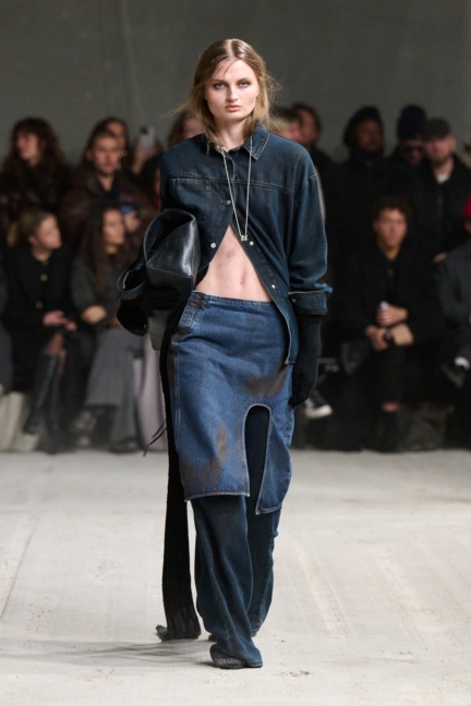 aw25-copenhagen-fashion-week-won-hundred-runway-2x3-james-cochrane-28