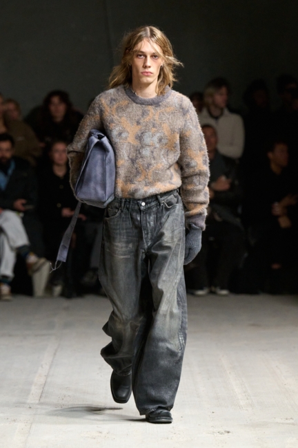 aw25-copenhagen-fashion-week-won-hundred-runway-2x3-james-cochrane-4