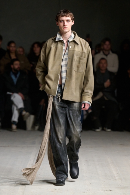 aw25-copenhagen-fashion-week-won-hundred-runway-2x3-james-cochrane-7