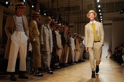 daks-milan-mens-ss-18-atmosphere-18