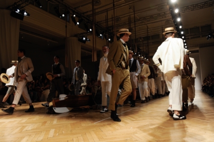 daks-milan-mens-ss-18-atmosphere-27
