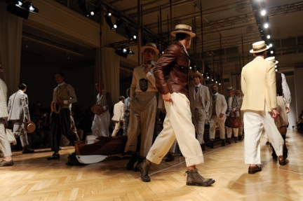 daks-milan-mens-ss-18-atmosphere-28