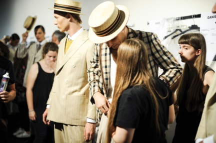 daks-milan-mens-ss-18-backstage-28