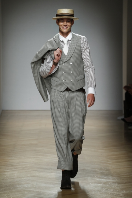 daks-milan-mens-ss-18-runway-25